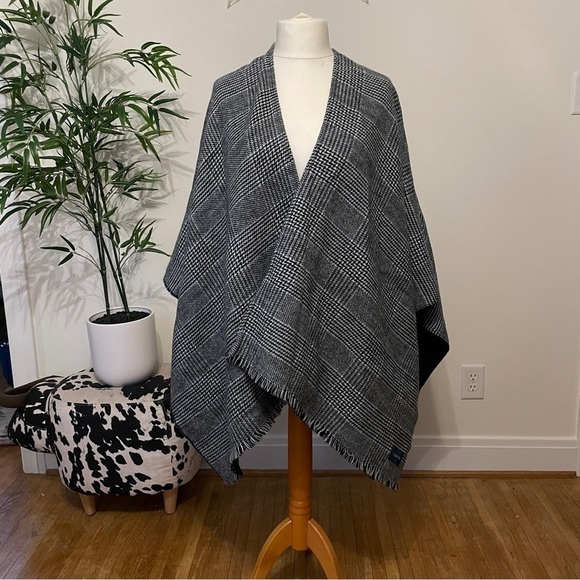 Calvin Klein Sweaters - NWT Calvin Klein Houndstooth Plaid Black White Shawl Cape Poncho Ruana One Size
